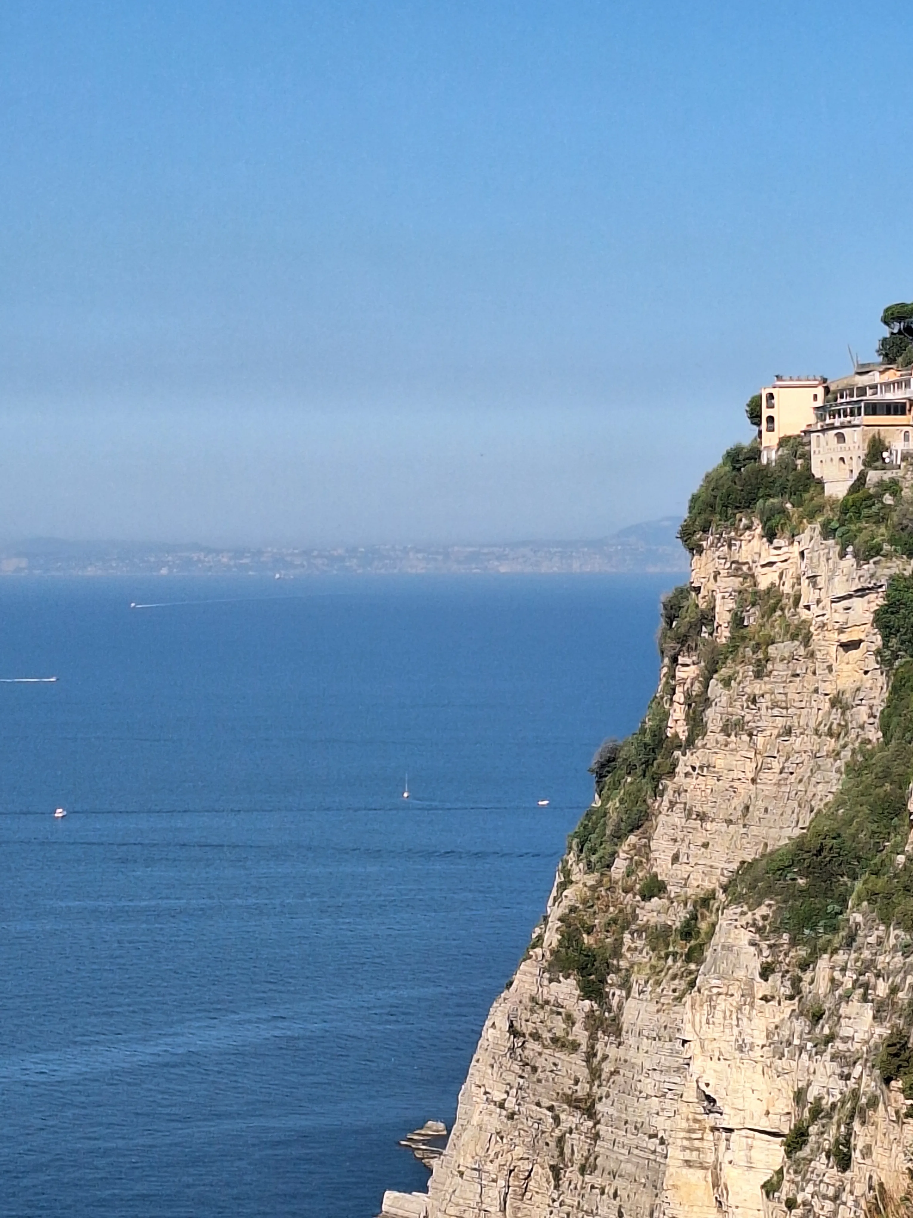 Baia de Nápoles – Sorrento -Itália-  2024. Foto do autor.