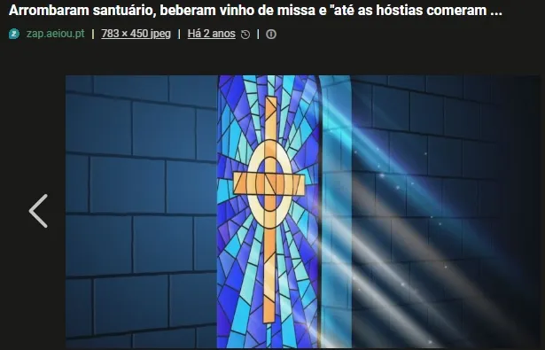 A imagem é uma foto daqueles vidros de igreja. Este representa, com seus quadrados quadradamente quadrados em tons de azul e amarelo, uma cruz atravessada pela luz de fora, que toma sua coloração. Uma parede de azul frio cerca a janela. Porém, é bem claro que a imagem é apenas uma imagem, pois ao redor dela está "783 x 450 jpeg" "Há 2 anos", o site que postou e "Arrombaram santuário, beberam vinho da missa e 'até as hóstias comeram...'".  Resumidamente, uma metalinguagem genial
